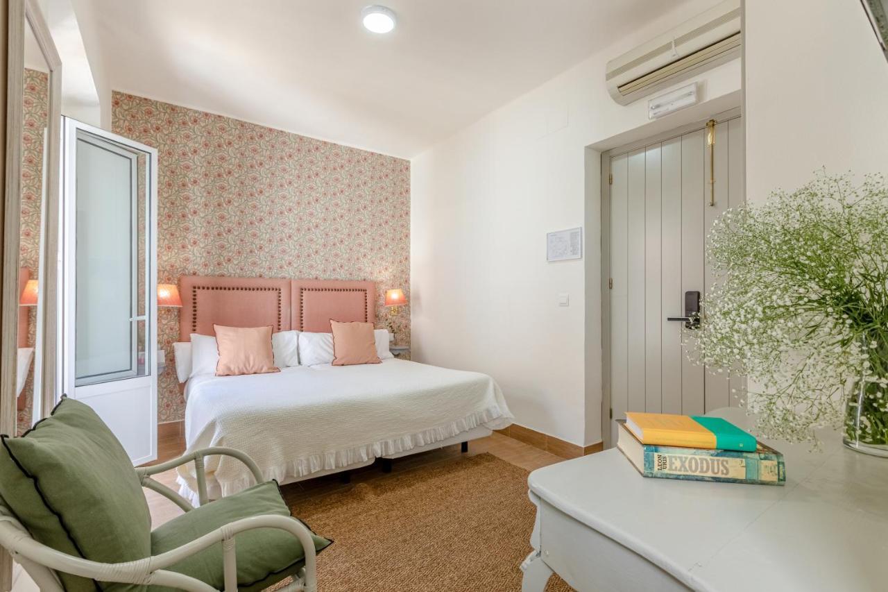 Nuea Santa Cruz Hotel Seville Exterior photo