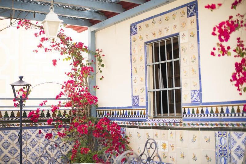 Nuea Santa Cruz Hotel Seville Exterior photo